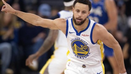 开云体育登录入口-库里过去三场场均38分 双库组合构建勇士未来根基