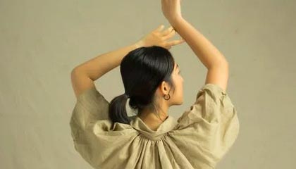 米神这球漂亮！米特里策左侧任意球直接破门，技惊四座梅开二度